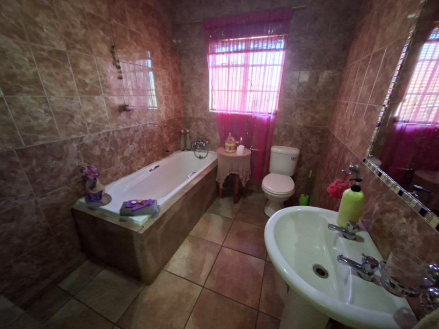3 Bedroom Property for Sale in Azalea Park North West